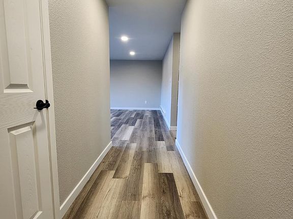 3rd image of 9827 158th St E APT 4