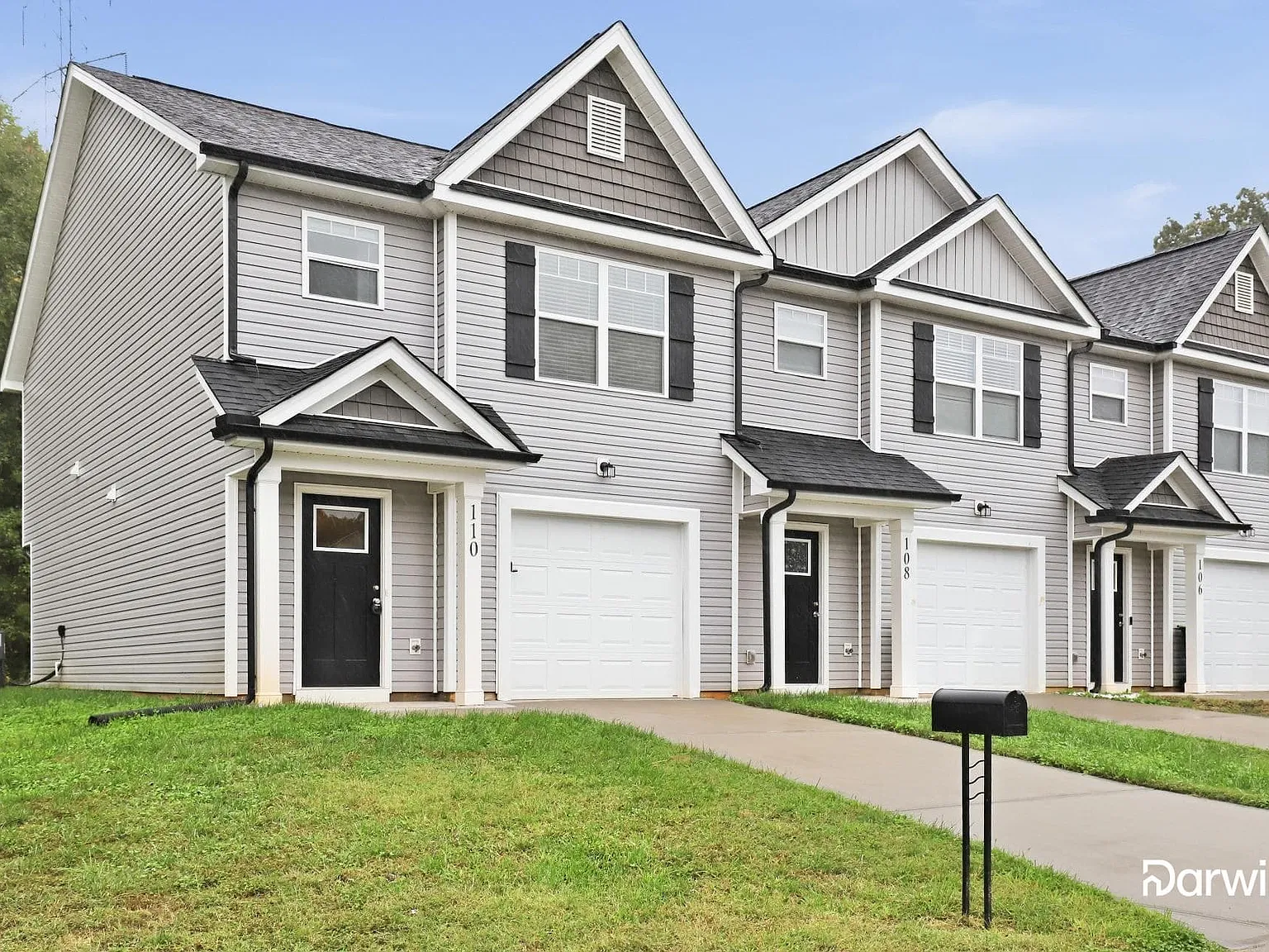 3 bed, 2.5 bath, 1558 sqft, $1,745 — Photo 2