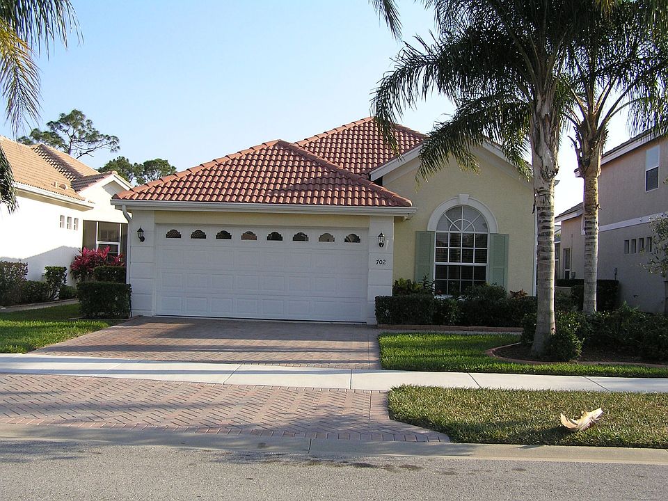 702 SW San Salvador Cove