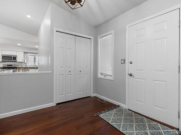 5th image of 419 Woodland Dr W