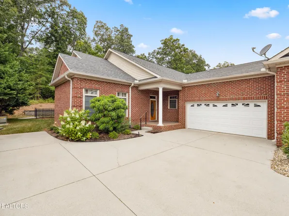 2203 Mountain Dr, Lenoir City, TN 37772