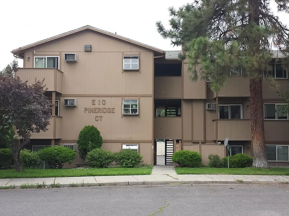 Pineridge Apartments