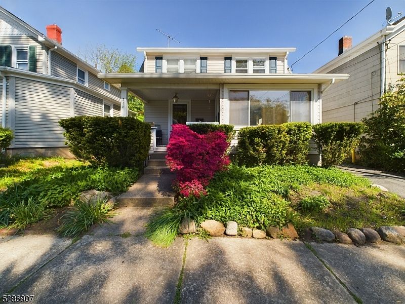 1st image of 214 Paterson Ave