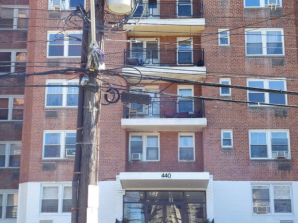 1st image of 440 Warburton Ave APT 4D