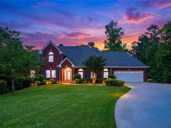 2744 Waters Edge Dr, Gainesville, GA 30504