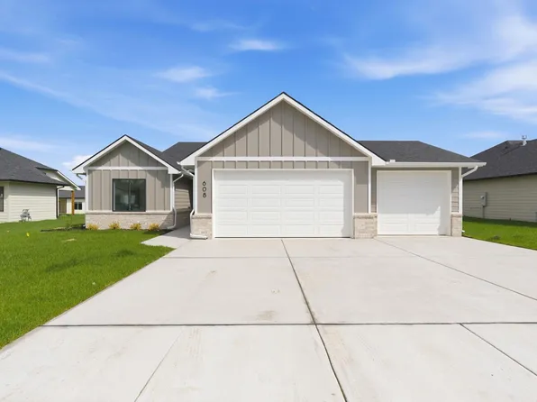 608 E Elmwood St, Valley Center, KS 67147