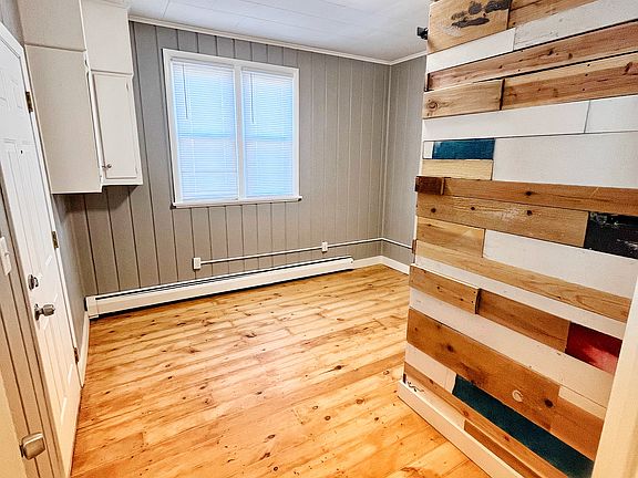 3rd image of 104 Lexington Ave NW #1