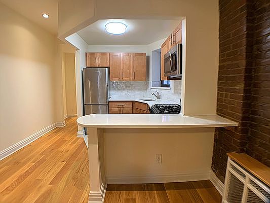 5th image of 149 E 81st St #3S