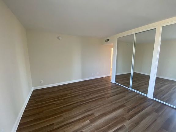 2nd image of 5038 Hazeltine Ave #Dc4d43169