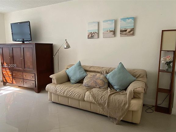 5th image of 999 Brickell Bay Dr APT 809