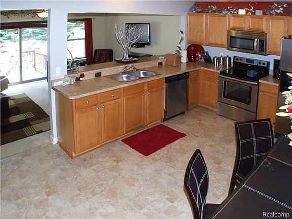 3rd image of 70 Millstone Ct