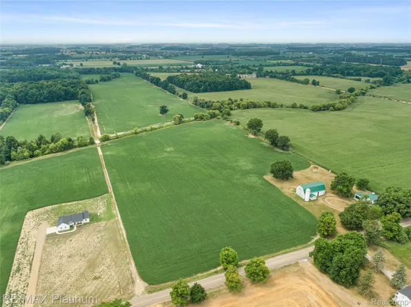 1136 S Nichols Rd, Swartz Creek, MI 48473