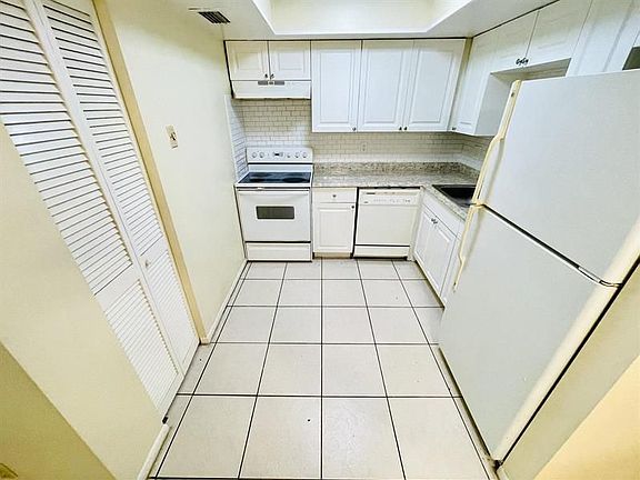 3rd image of 3120 Collin Dr APT A