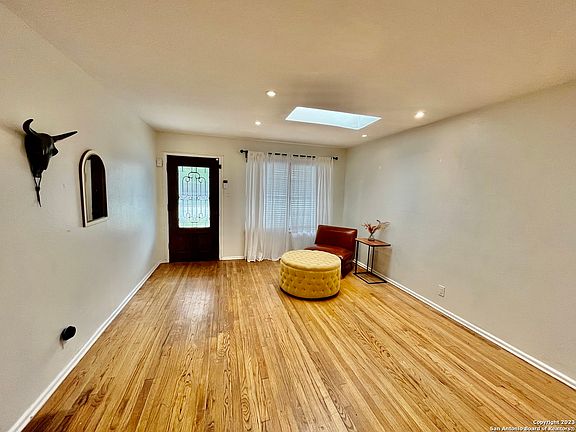5th image of 331 DRESDEN DR