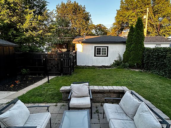 4th image of 3075 S 32nd St