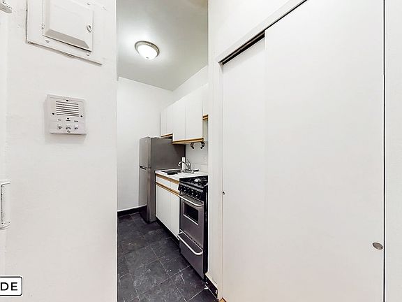 3rd image of 415 E 73rd St APT 1C