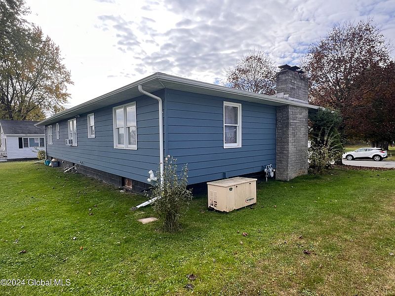 3rd image of 10 Windsor Drive