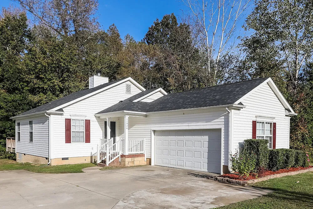 3 bed, 2.0 bath, 1216 sqft, $1,785 — Photo 1