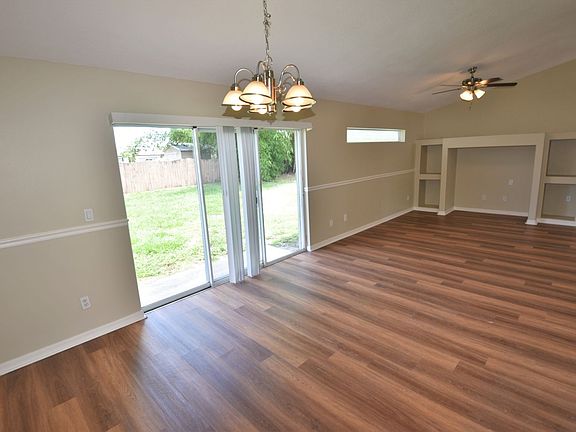 3rd image of 2074 SW Hampshire Ln