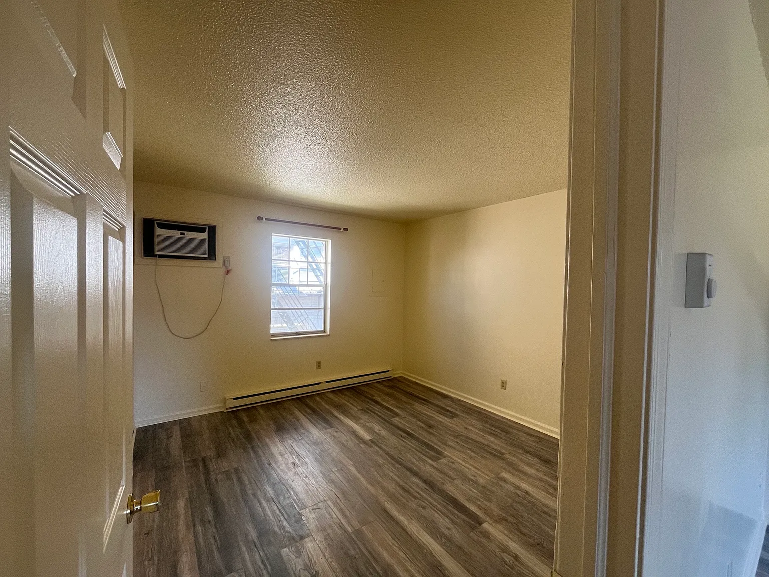 1 bed, 500 sqft, $1,512 — Photo 2