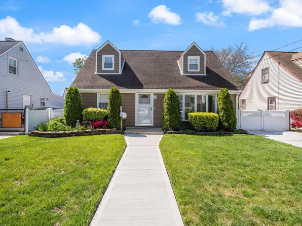 40 Pine Lane, Valley Stream, NY 11581