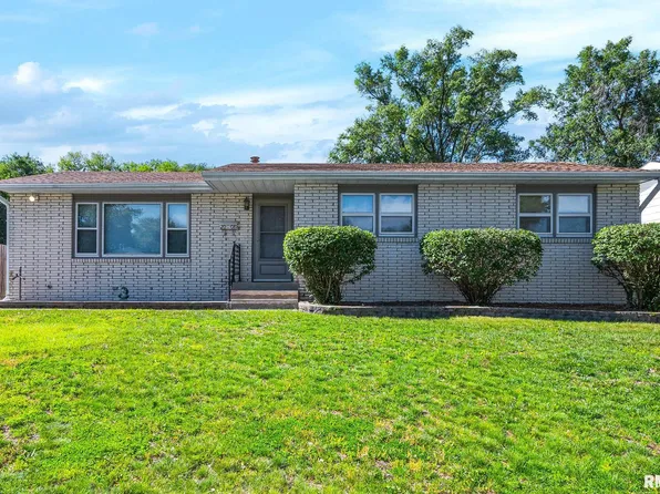 2008 Lighter St, Pekin, IL 61554