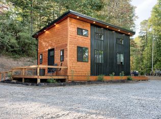 576 Pine Grove Rd, Beattyville, KY 41311