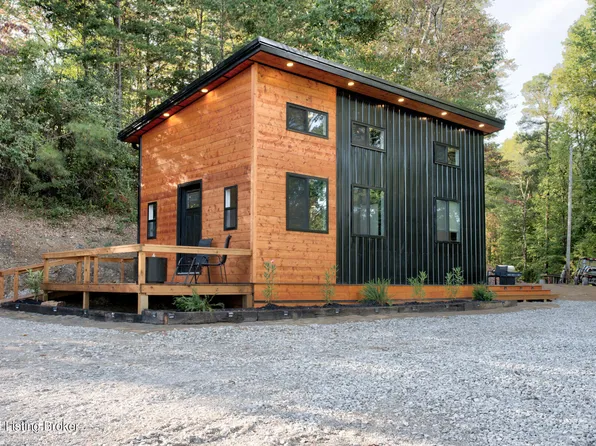 576 Pine Grove Rd, Beattyville, KY 41311