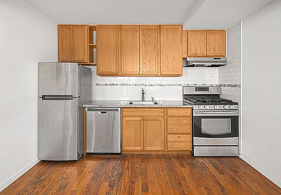5th image of 10-44 47th Ave #4R