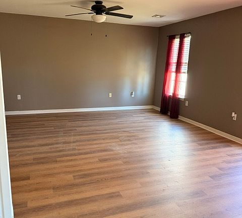 4th image of 102 Martin Ct