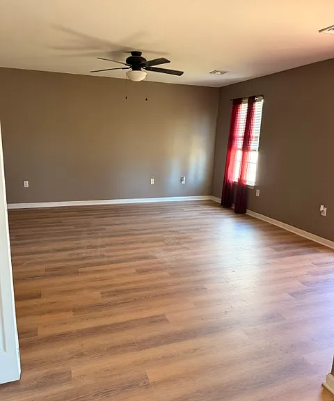 102 Martin Ct — Photo 4