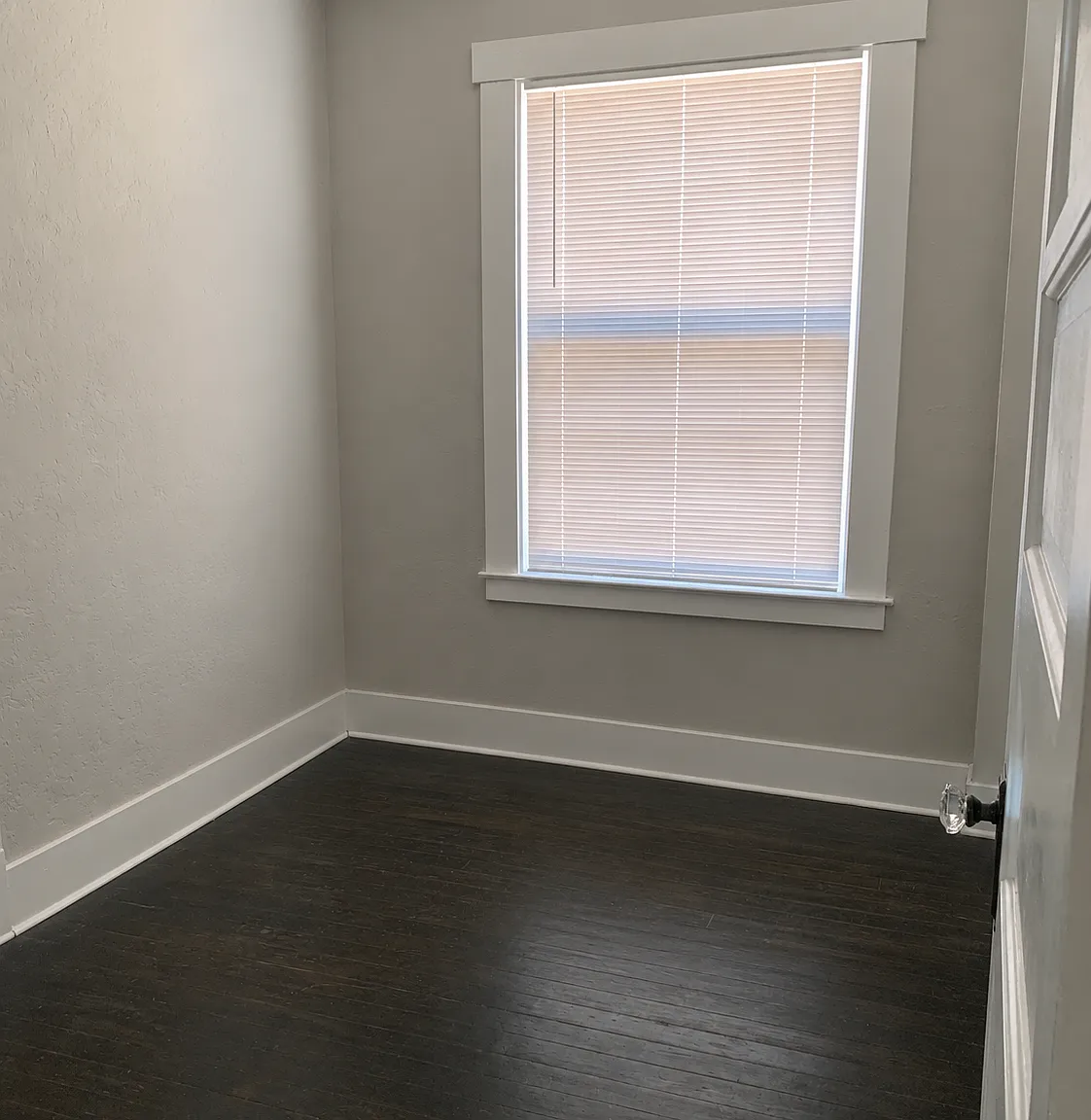 11 bed, 4096 sqft, $1,125 — Photo 1