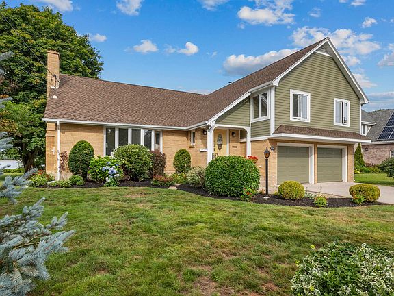 4th image of 135 Queen Elizabeth Dr