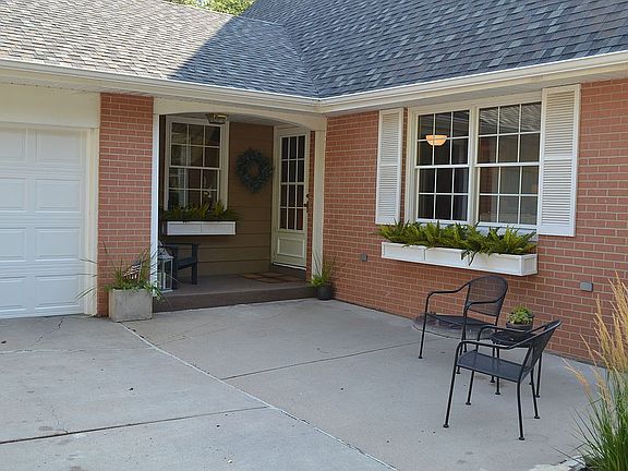 2nd image of 3111 Loveland Dr