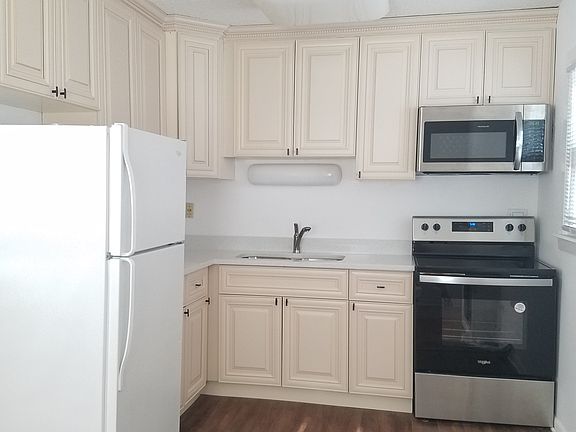2nd image of 9451 Kelvin Ln #84