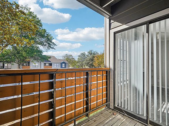 4th image of 2125 Universal City Blvd #170980EE2