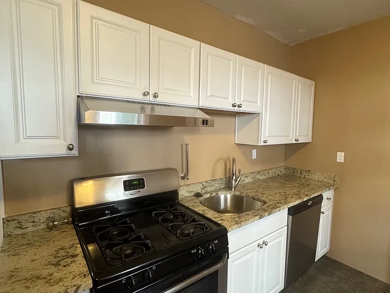40 Calvin St S #3R — Photo 13