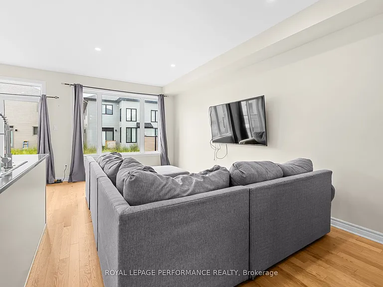 709 Namur St — Photo 11