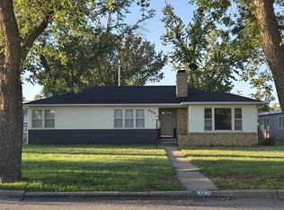 844 E Claflin Ave, Salina, KS 67401