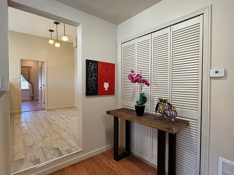 entry way to upstairs bedroom