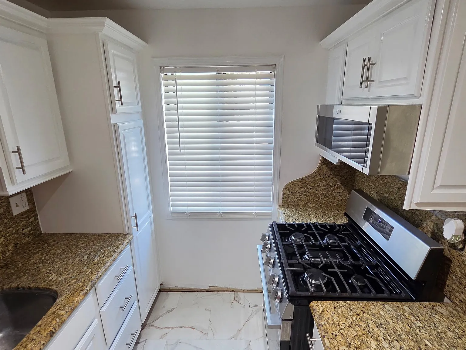 2 bed, 1129 sqft, $3,500 — Photo 3