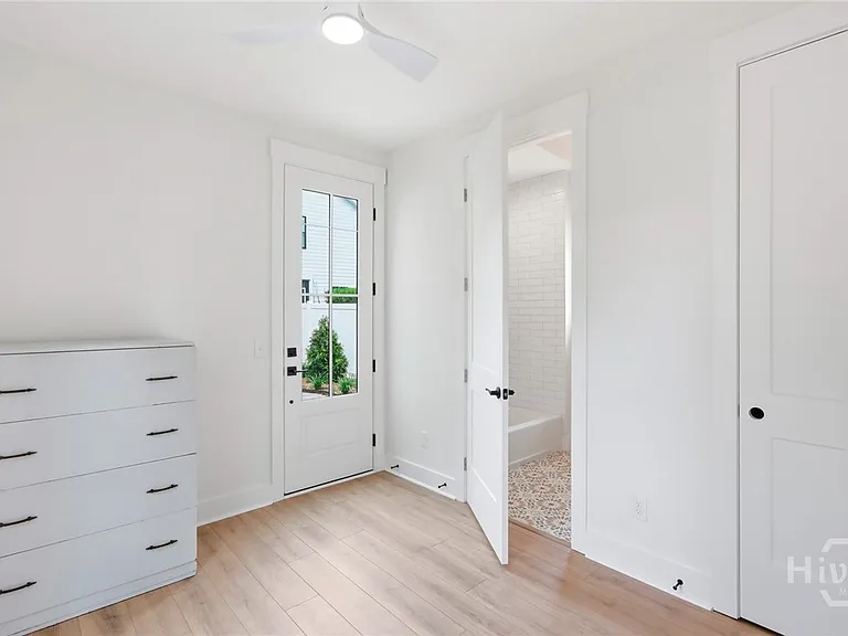 1314 E 38th St — Photo 23
