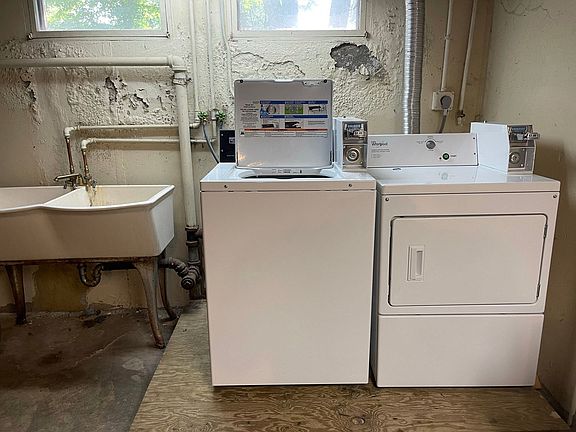 3rd image of 311 S Batavia Ave #2N