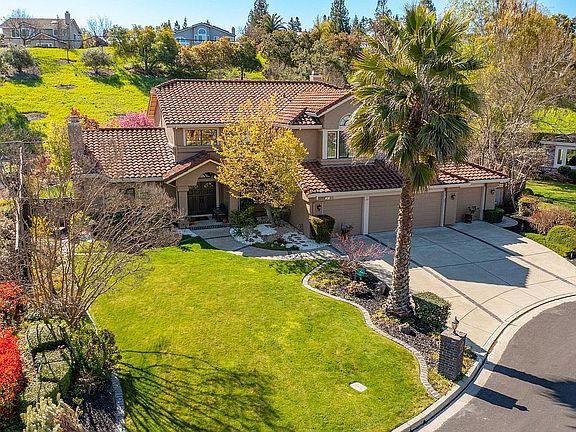 3rd image of 35 Hidden Crest Ct