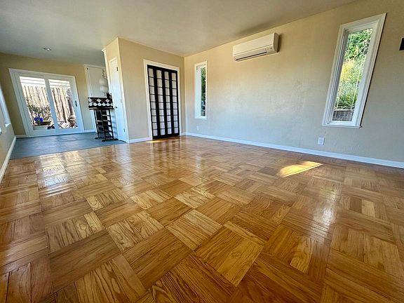 4th image of 1781 Crestwood Dr