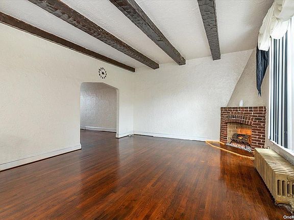 3rd image of 215-33 Murdock Ave