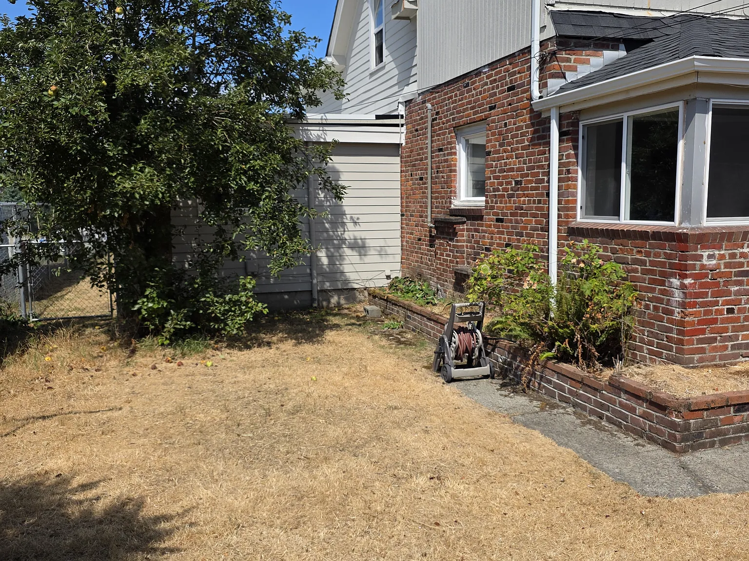 3 bed, 1600 sqft, $2,190 — Photo 3