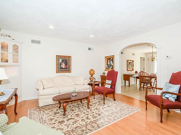 4th image of 30 Ironwood Ln #30