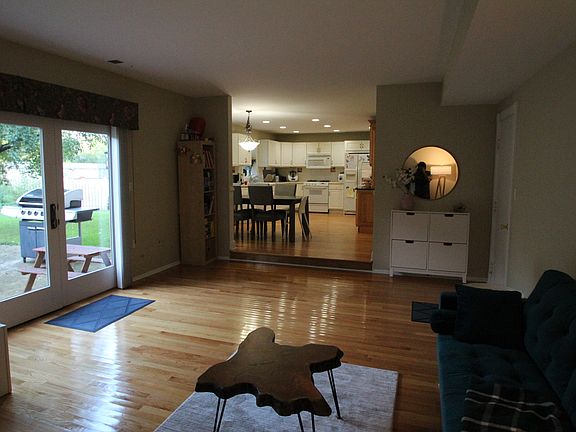 2nd image of 1312 W Meade Ln