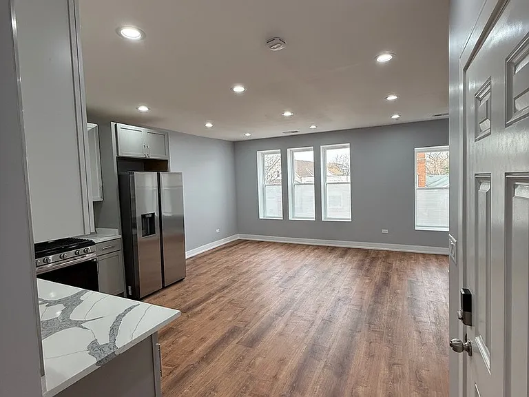4907 W Walton St #2 — Photo 5